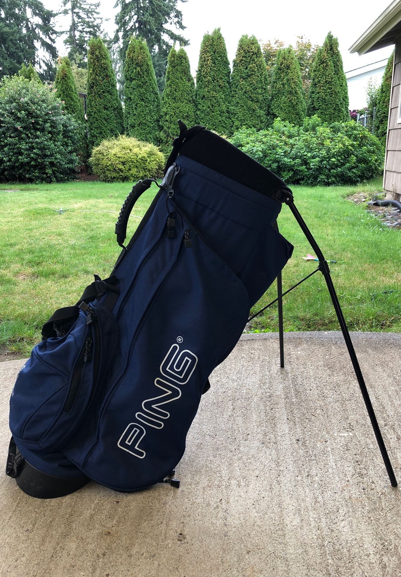 Golf bag and Random clubs men’s RH