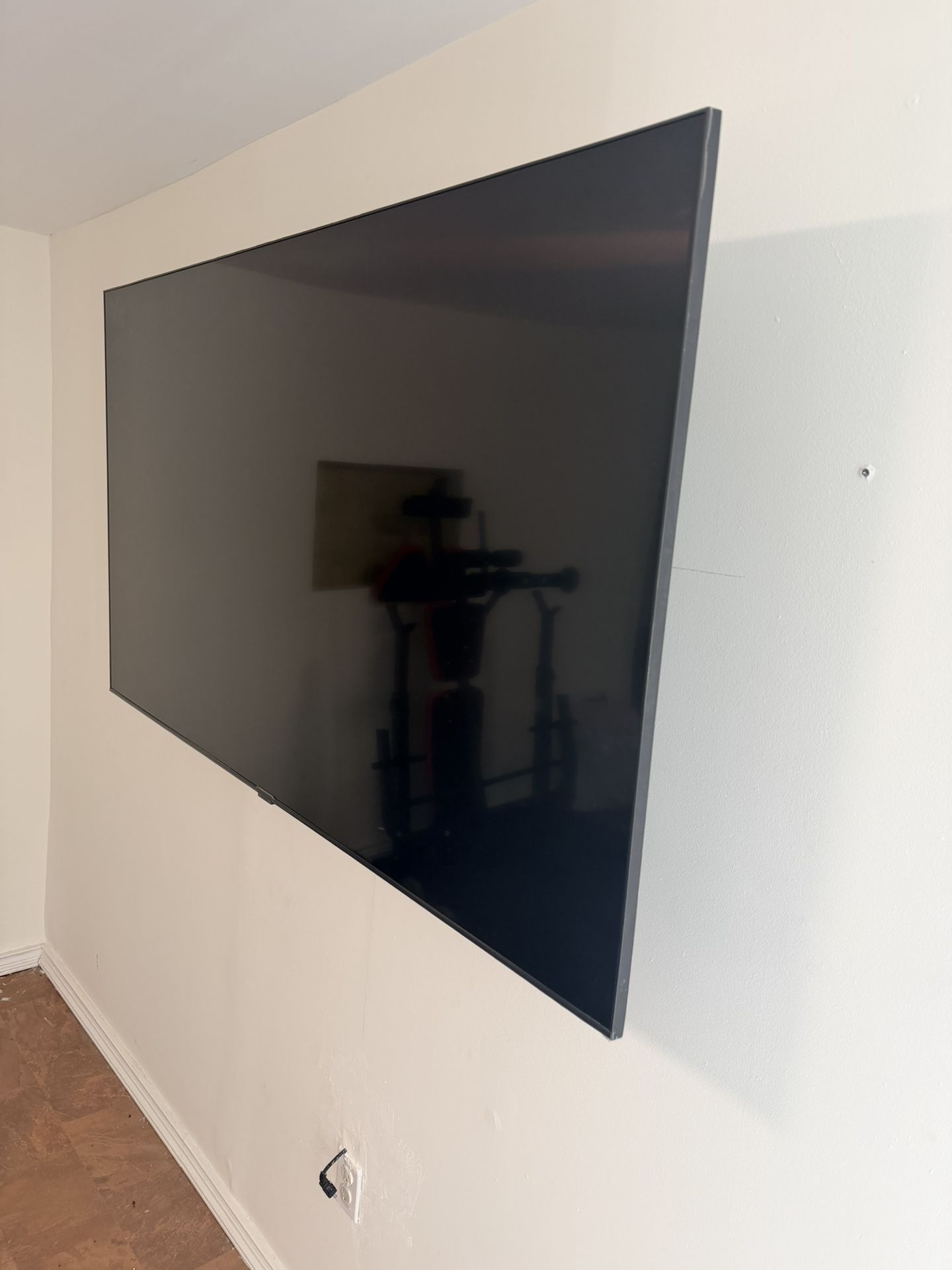 Samsung 65” 4K Crystal UHD Smart TV (UN65CU8000FXZA) – Excellent Condition!