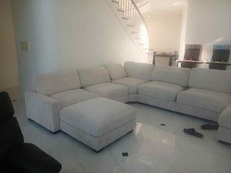 New XL Modular Sectional Couch with Comfy Wide Chaise! Free Delivery 🚚!