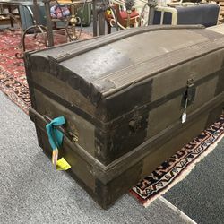 Trunk Antique Steamer W/Wheels 