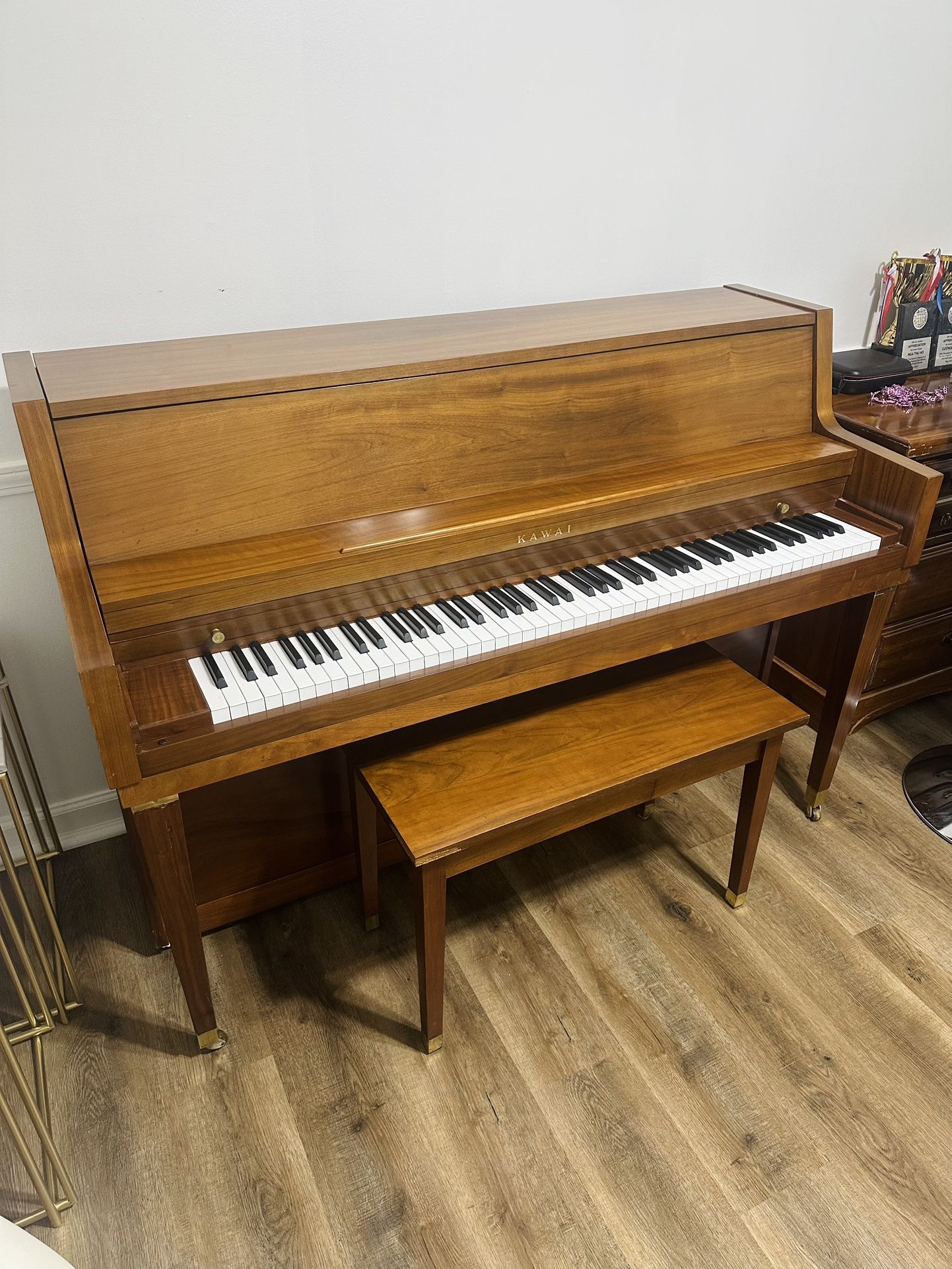 Kawaii upright Piano-750$