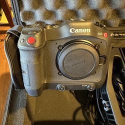 Canon EOS C70 Cinematic Camera – Excellent Condition, Perfect for Filmmakers!