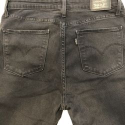 Women’s Black Levis Size:30