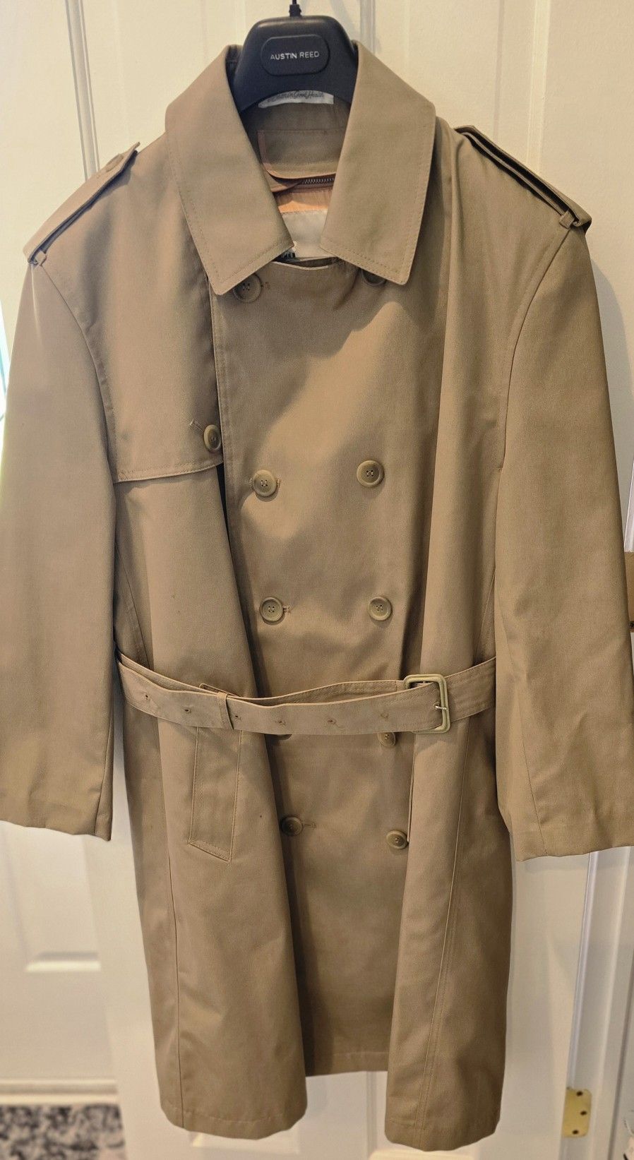 RAIN COAT 42 REGULAR $20