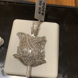 Moissanite pendant