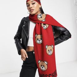 Moschino teddy logo scarf 