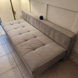 Sofa/futon 