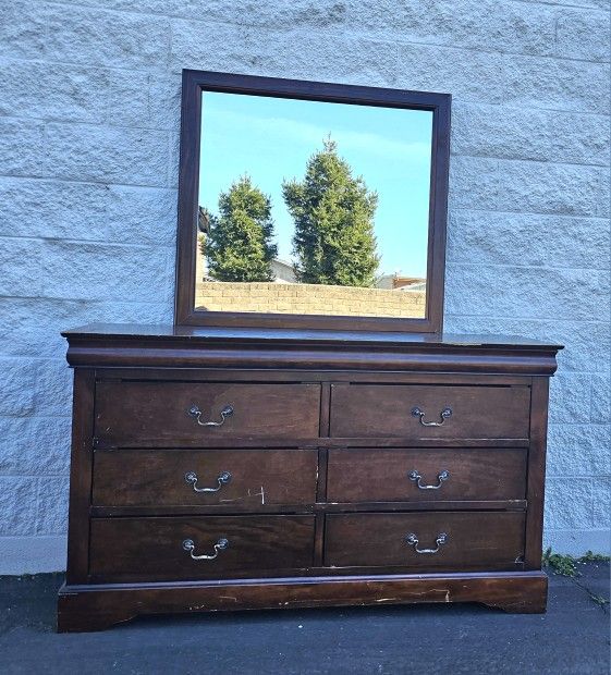 6-drawer Dresser By Alpine Furniture