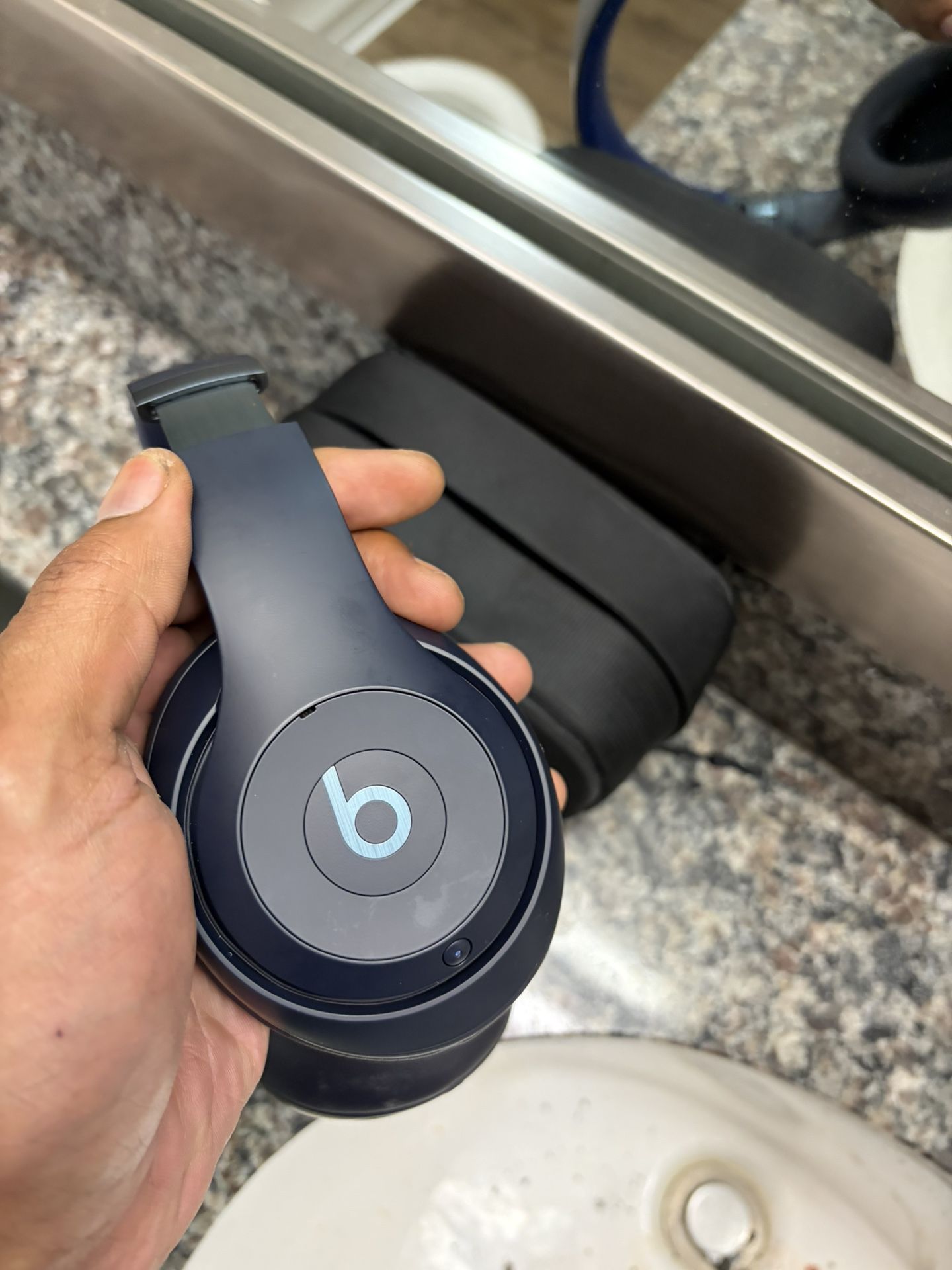 Beats - Studio Pro - Wireless Noise Cancelling Over-the-Ear Headphones