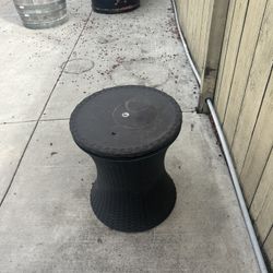 Outdoor foldable cooler