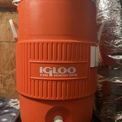Water Cooler. 5 Gal. Igloo 