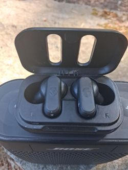 Skull candy earbuds Bluetooth