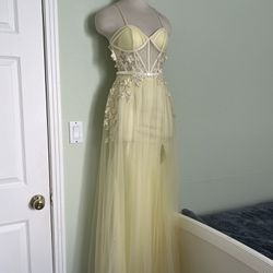 XS Light Yellow Prom Dress w/ Slit 