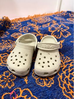 Toddler crocs c7