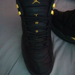 Jordans Size 7.5 Retro Black/Taxi