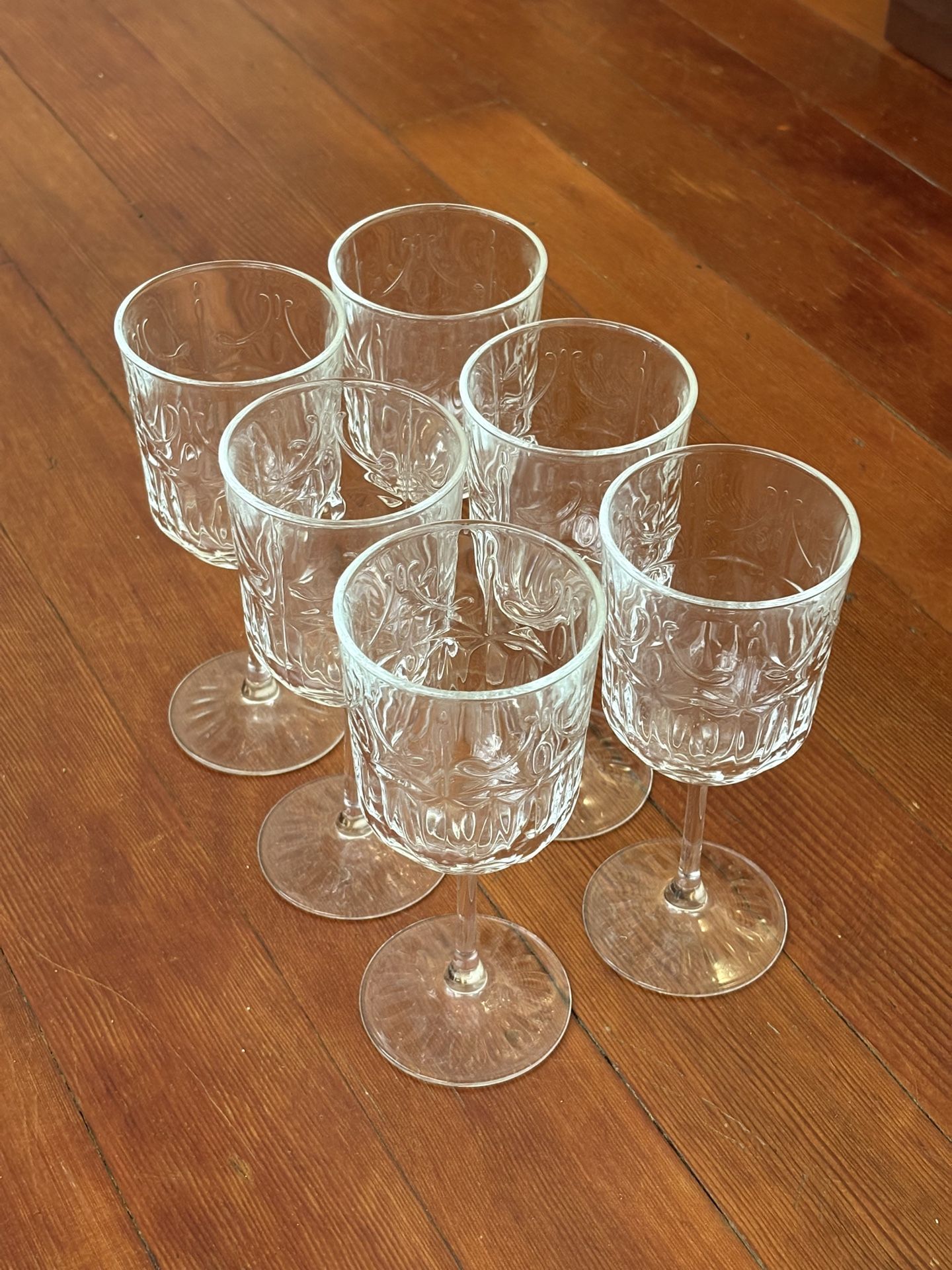 6 Wine Glasses