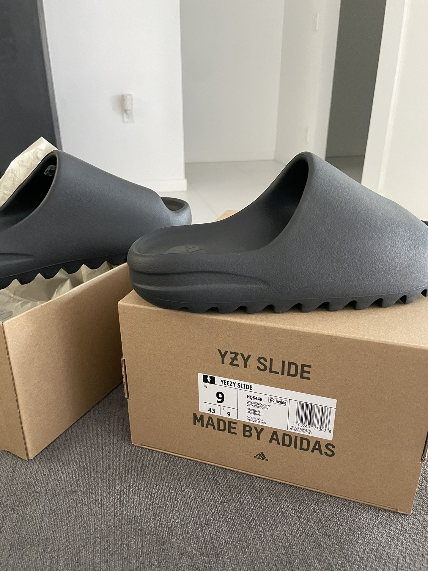 Yeezy Slides 6w for Sale in Covina, CA - OfferUp