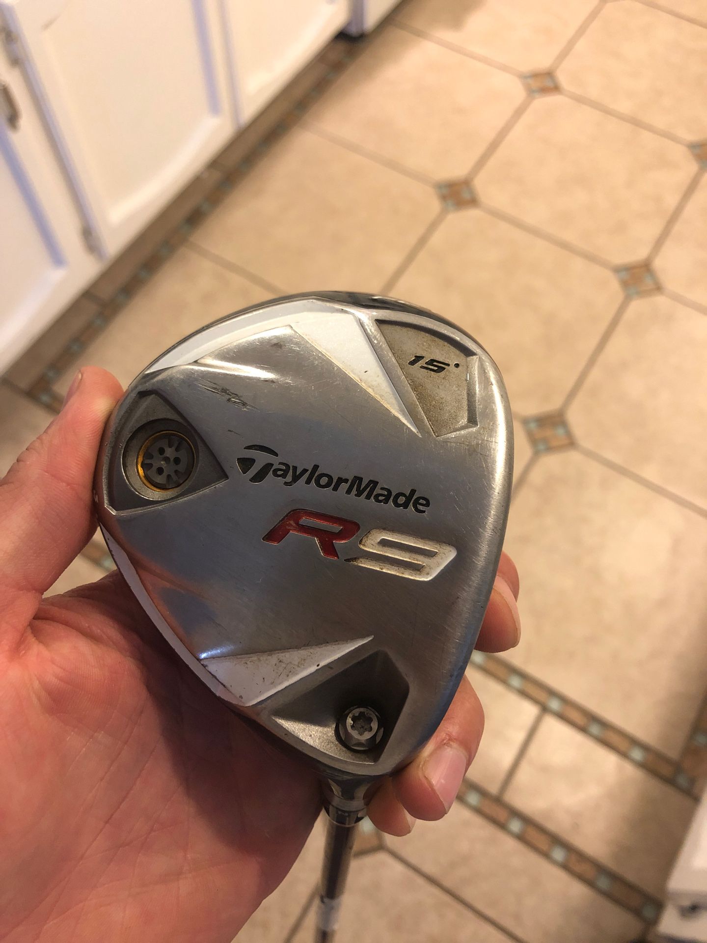Taylormade R9 fairway wood 3 wood. Retailed 250 on 2nd swing for 90 selling for 40