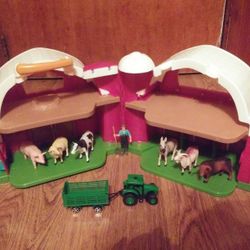 Battat Children's Play Barn With Accessories