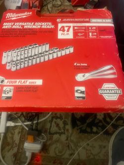 Brand New Milwaukee hand Ratchet tool Set