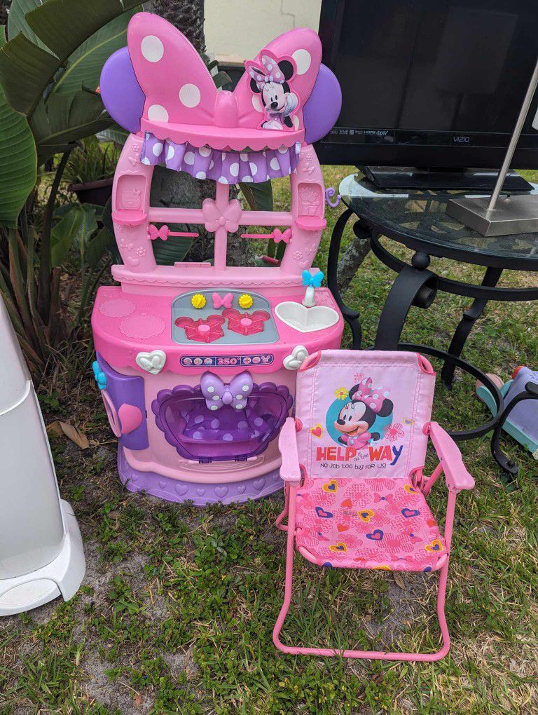 Minnie Mouse Kitchen & Chair