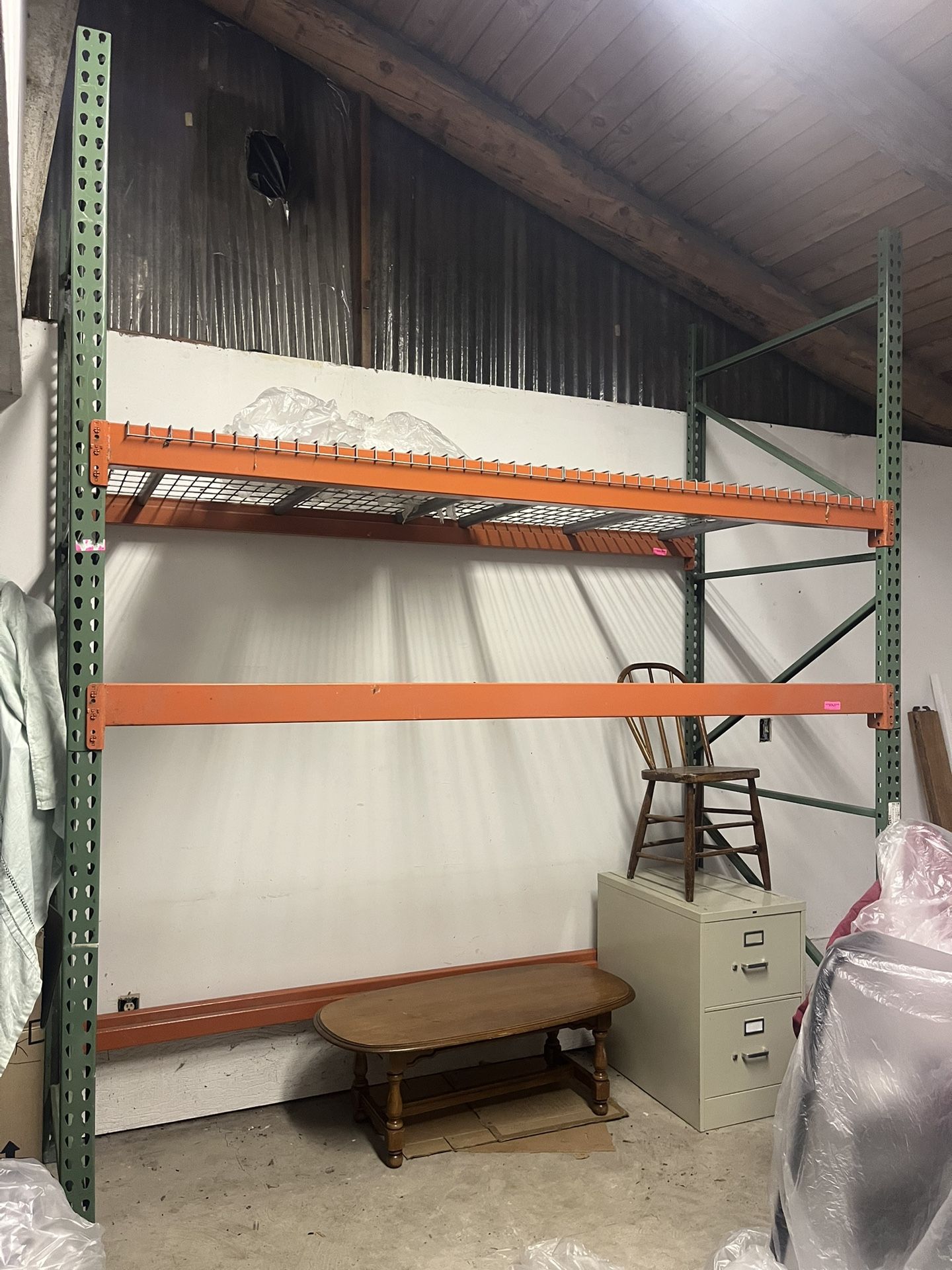 Large Pallet rack industrial / commercial storage - 120 x 102 x 42 