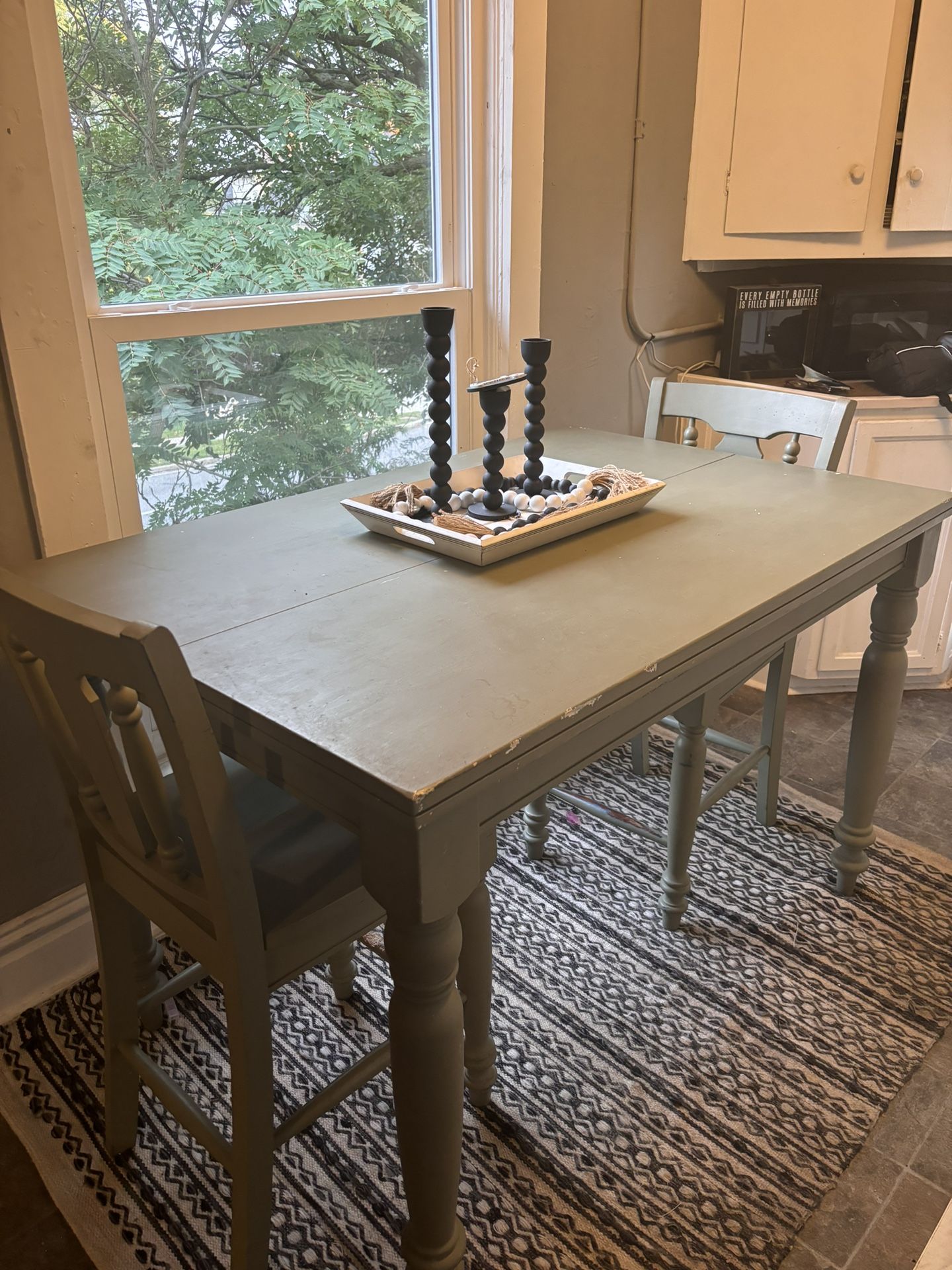 Table with 4 Chairs