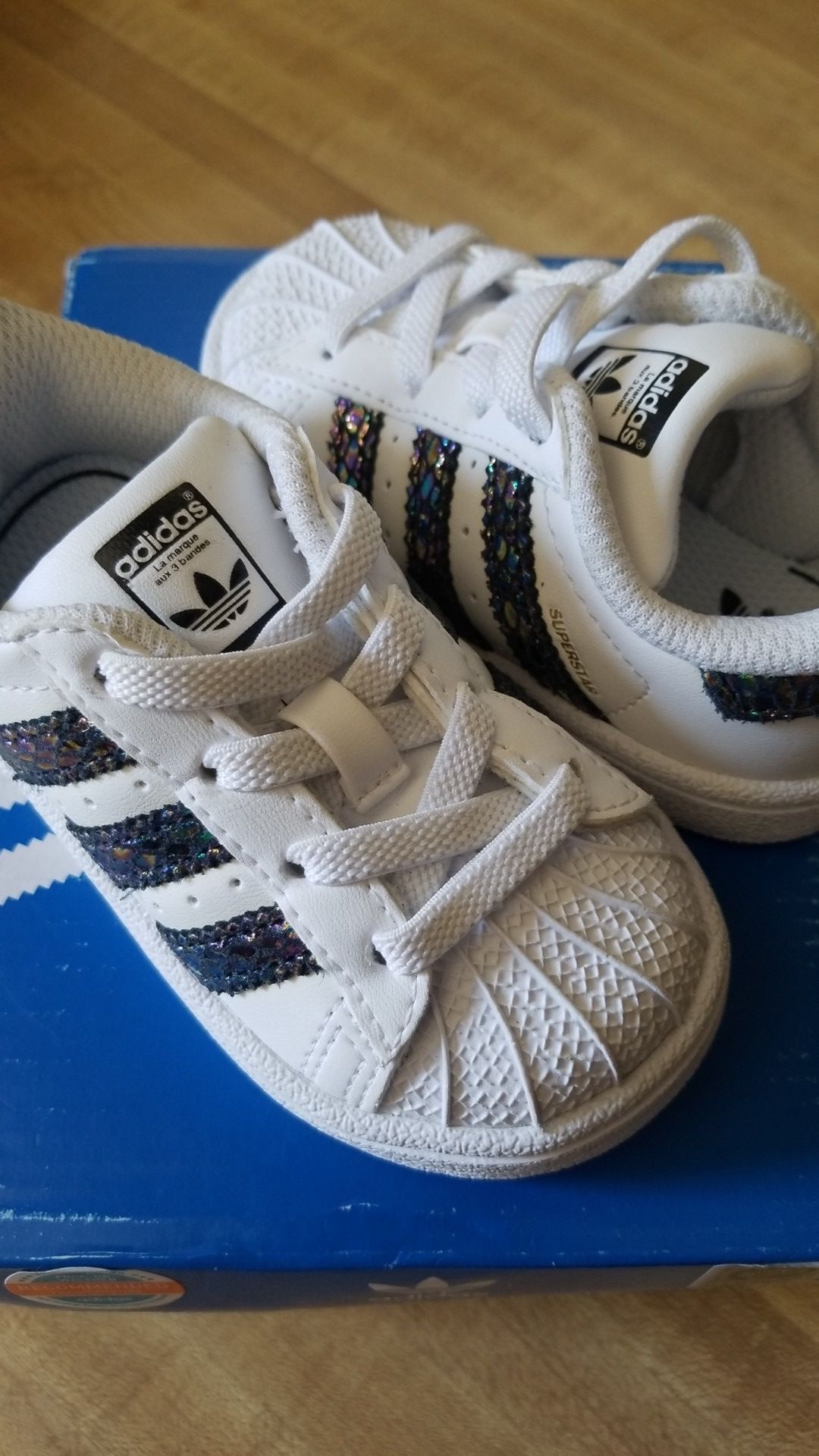 reguleren ga zo door Onderhoud Adidas toddler shoes for Sale in Hercules, CA - OfferUp