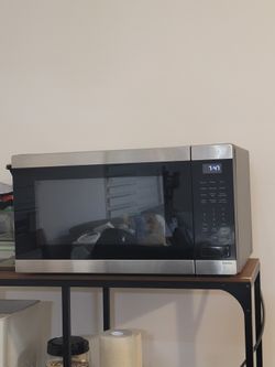 Samsung Microwave (Barely Used)