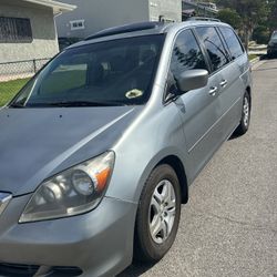 2007 Honda Odyssey Clean Title 228000 miles new timing belt set new suspension new racking pinion among other new staff check engine light goes on and