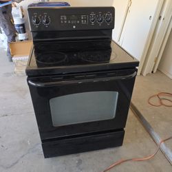 Black Electrical Strove & Dish Washer 