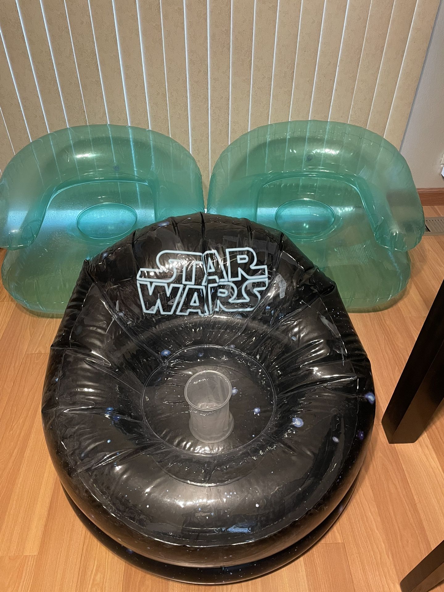 (5 Piece) Child Chairs And Games
