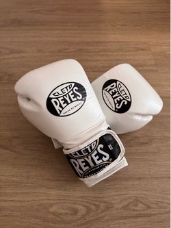 Cleto Reyes Training Gloves – 12 oz – White – Velcro – Excellent Condition