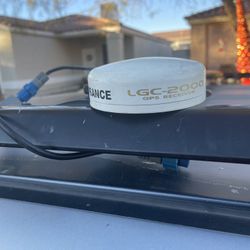 Lowrance LGC 2000 Sonar and Cover 