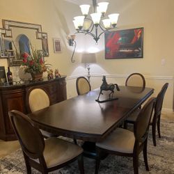 Beautiful Traditional Dining Table And Chairs 