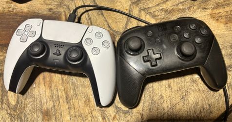 PS5 DualSense wireless // Nintendo Switch Pro Controllers