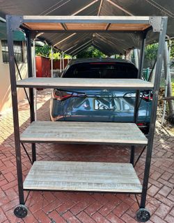 Shelf de metal y madera