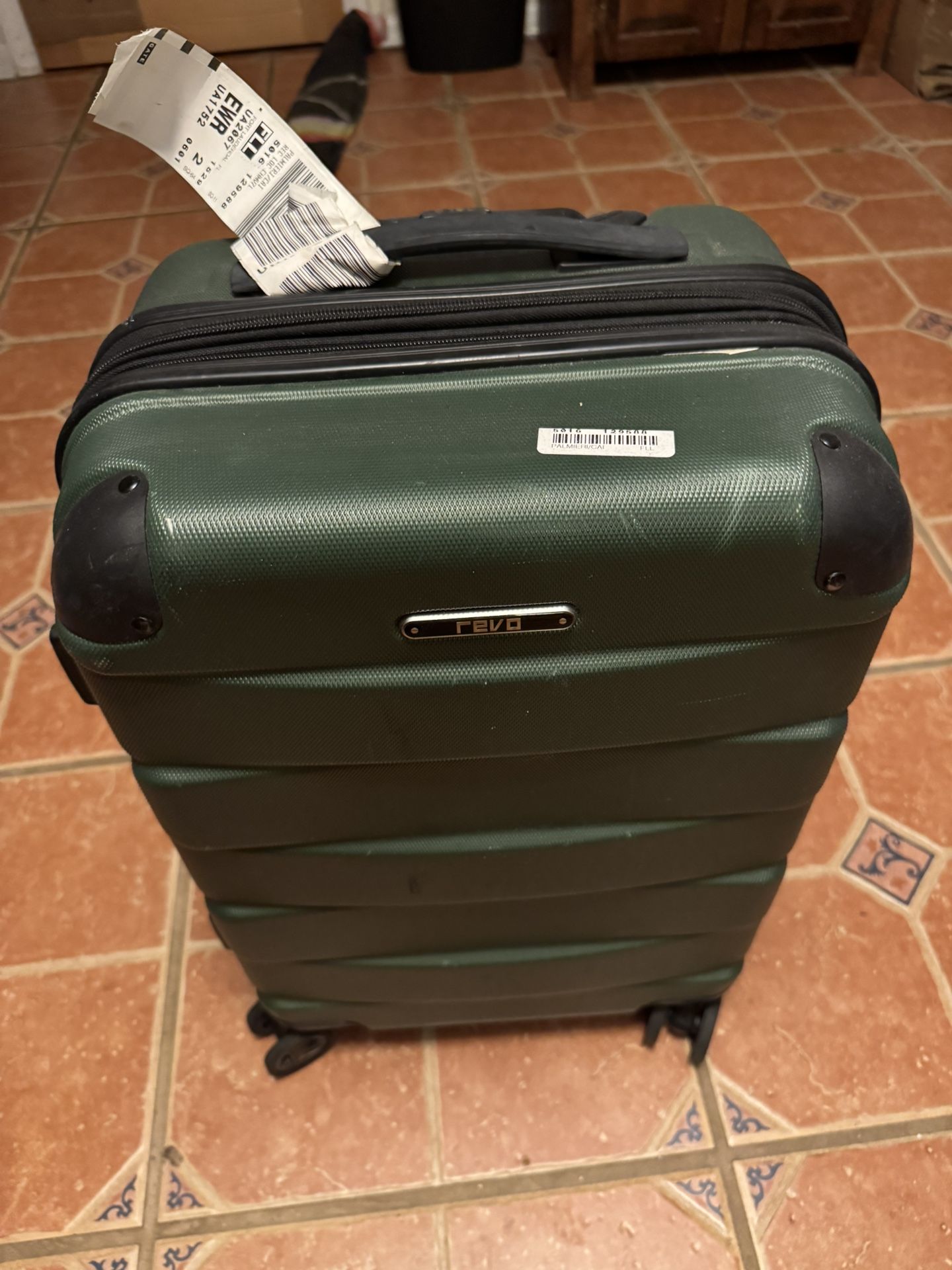 Traveling Suitcase With Wheels