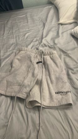 Wite essentails shorts
