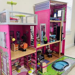 Modern Doll House With Swimming Pool. 