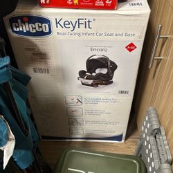 CHICCO KEYFIT INFANT CAR SEAT AND BASE BRAND NEW IN BOX 