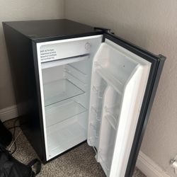 Mini Fridge-Galanz