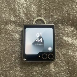 Samsung Galaxy ZFlip 6  - 256 GB Unlocked - Includes Case Protector 