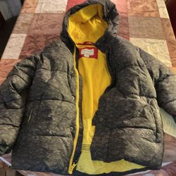 Boys Size 6-7 Amazon Essentials Hooded Puffer Jacket - Gray/Yellow Lining