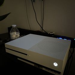 2 Xbox one s and Nintendo Switch OLED (READ DESCRIPTION)