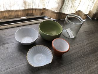 Mosaic artists broken ceramic porcelain pottery dishware glassware