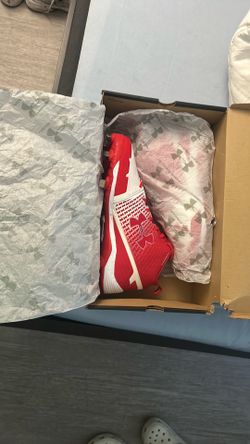 size 11.5 men’s baseball metal cleats underarmour