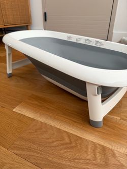OXO Tot Splash & Store Bathtub