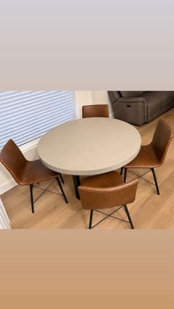 Round Dining Table with 4 Chairs