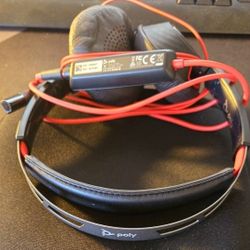 Computer Headphones with Mic by Poly